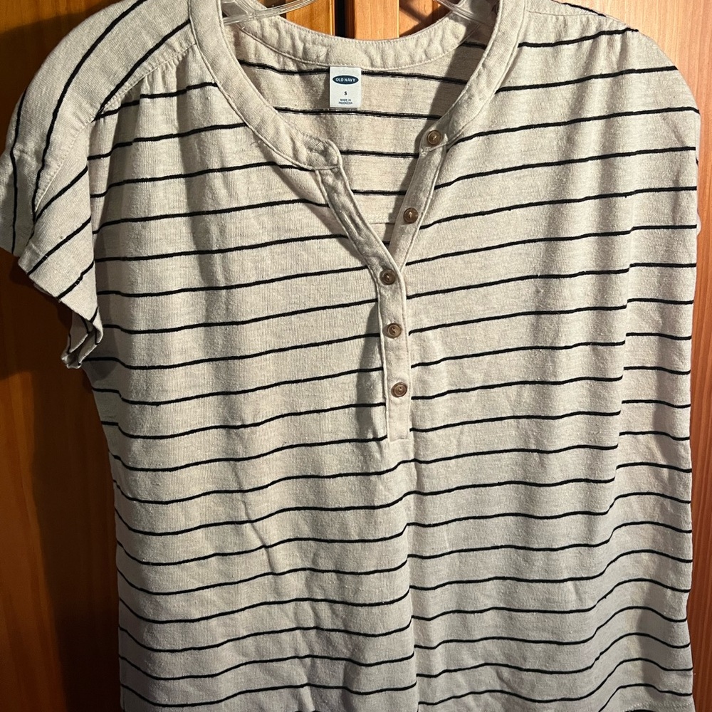 Old Navy top